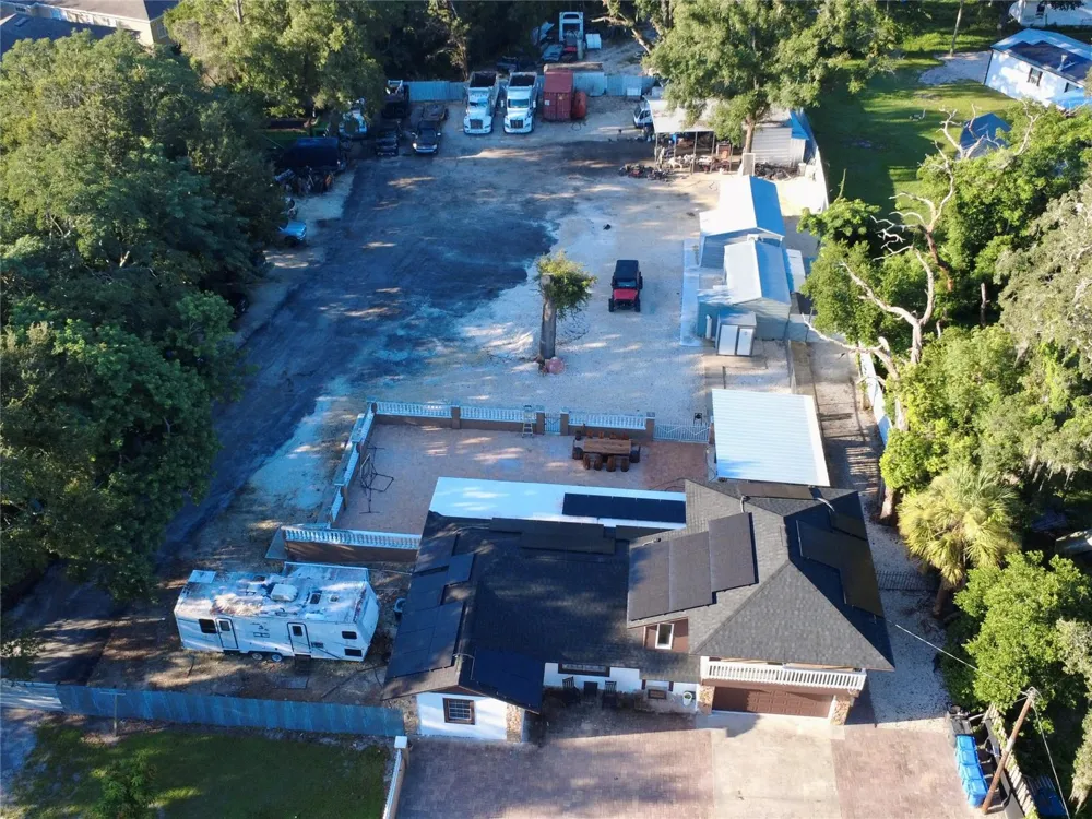 9613 SIX MILE CREEK ROAD Tampa, FL 33610