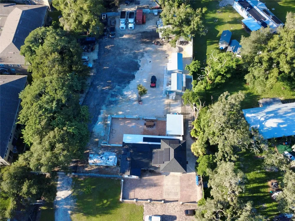 9613 SIX MILE CREEK ROAD Tampa, FL 33610