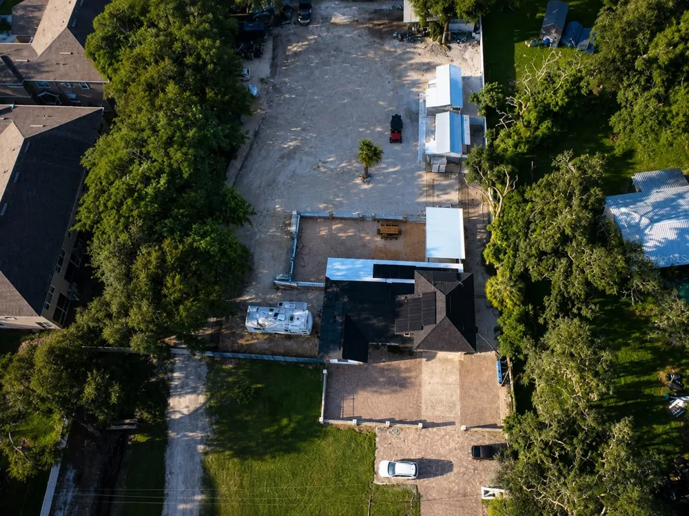 9613 SIX MILE CREEK ROAD Tampa, FL 33610