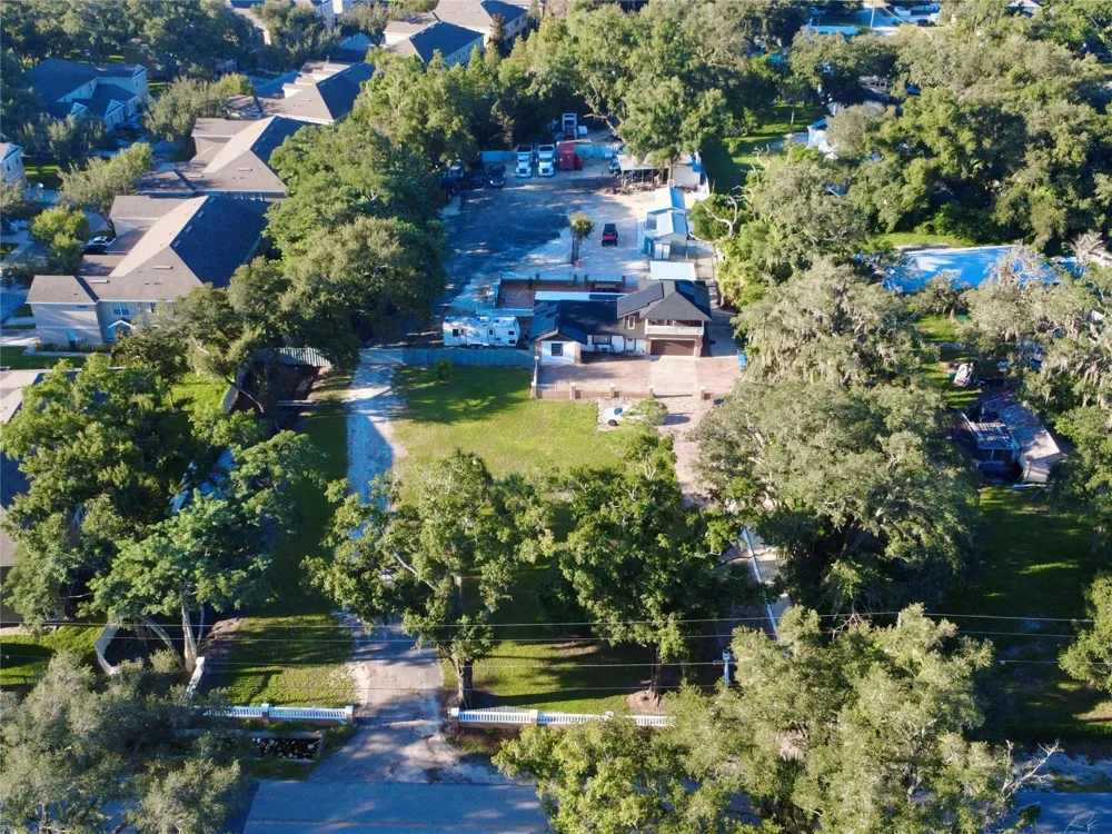 9613 SIX MILE CREEK ROAD Tampa, FL 33610