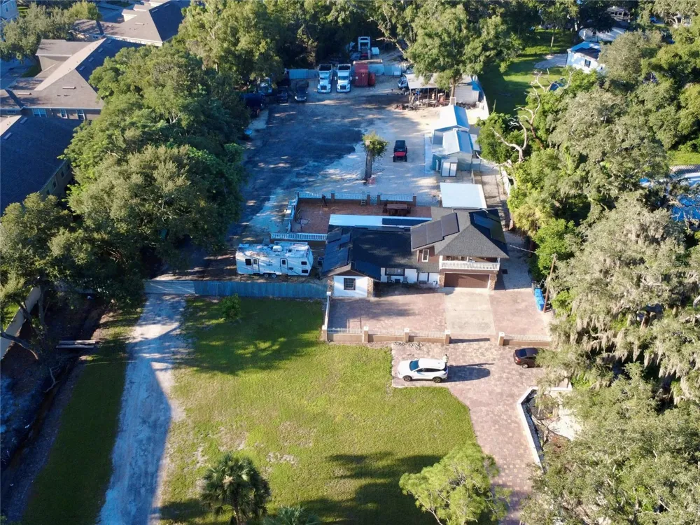 9613 SIX MILE CREEK ROAD Tampa, FL 33610