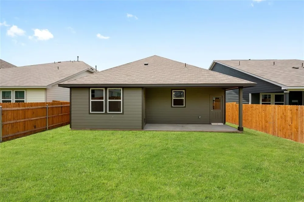 732 Gray Fox Loop Hutto, TX 78634