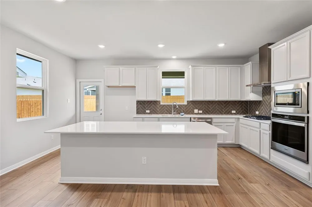 732 Gray Fox Loop Hutto, TX 78634