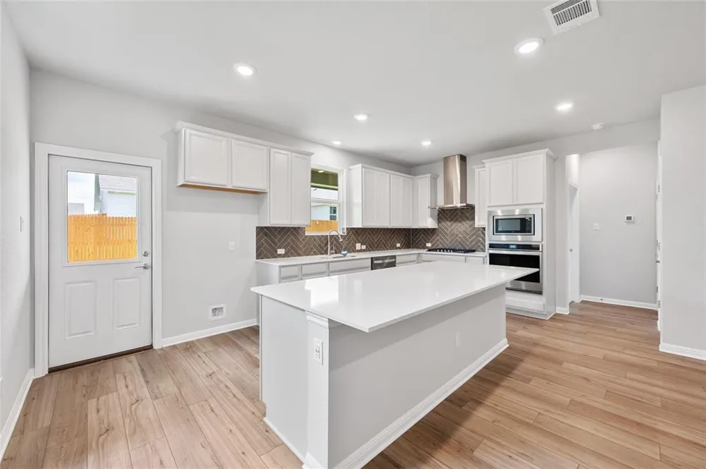 732 Gray Fox Loop Hutto, TX 78634