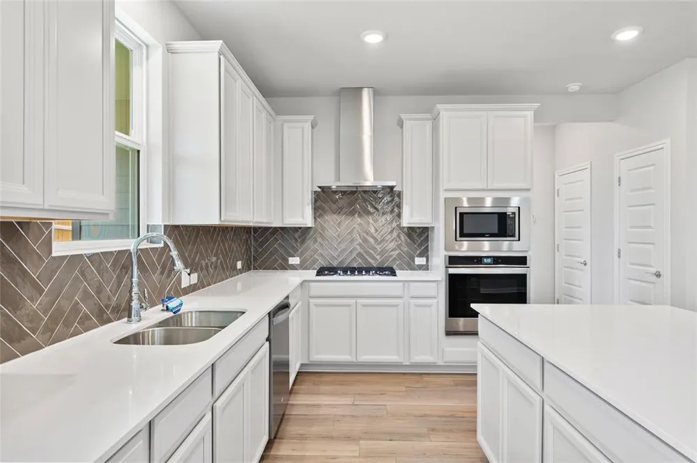 732 Gray Fox Loop Hutto, TX 78634