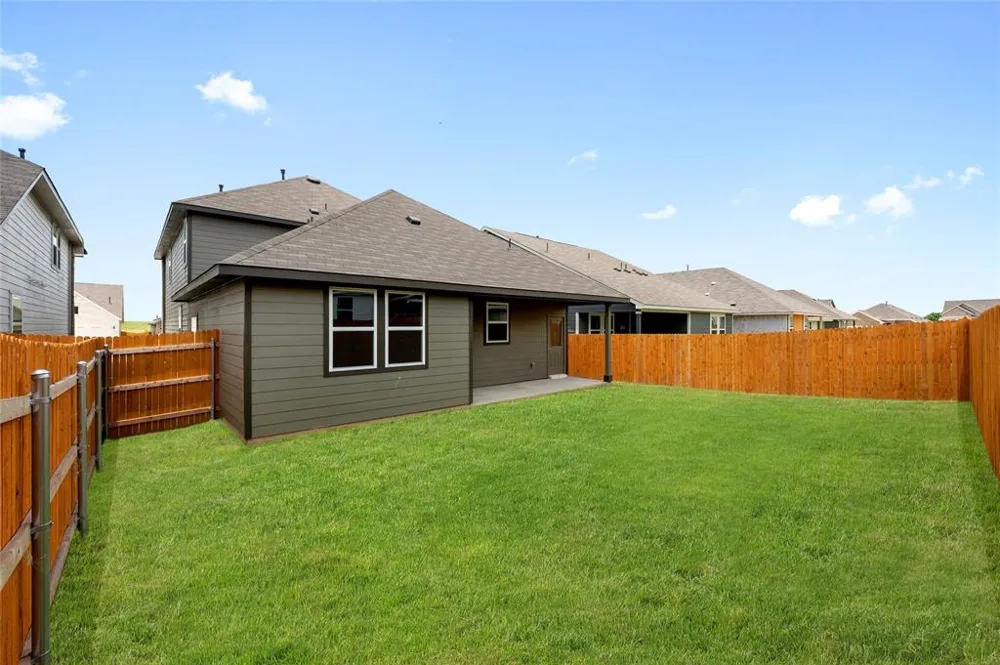 732 Gray Fox Loop Hutto, TX 78634