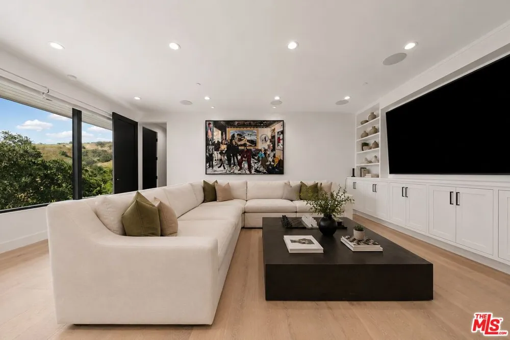 3140 Coldwater Canyon Studio City, CA 91604