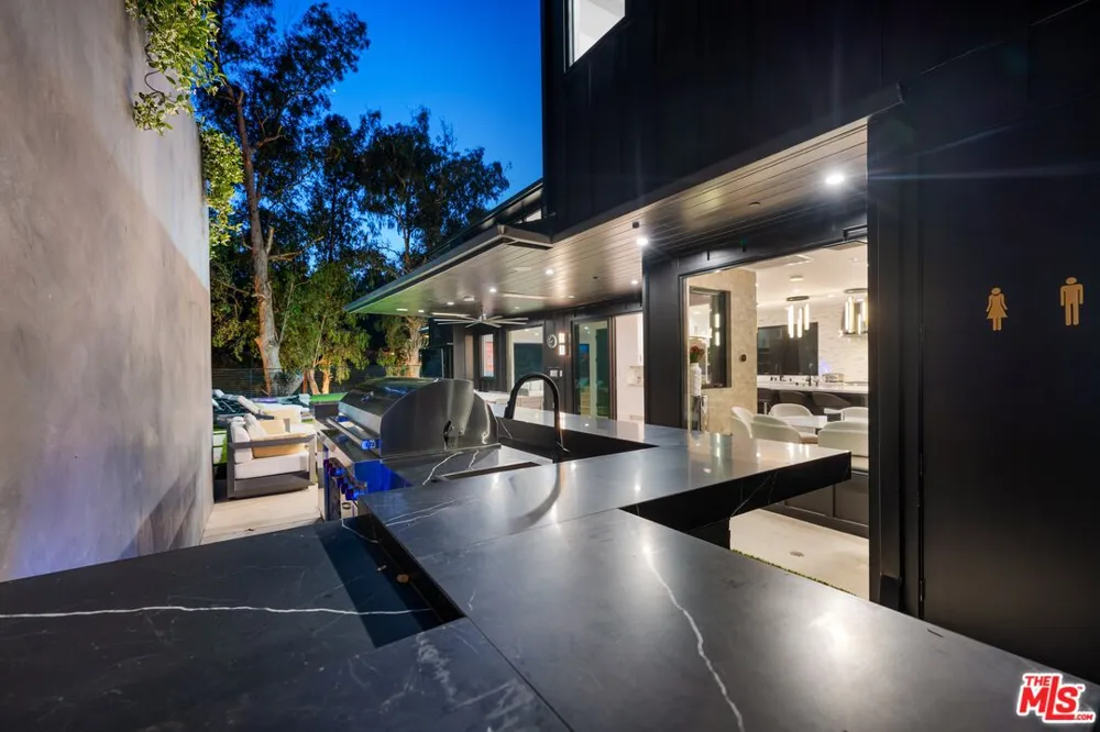 3140 Coldwater Canyon Studio City, CA 91604