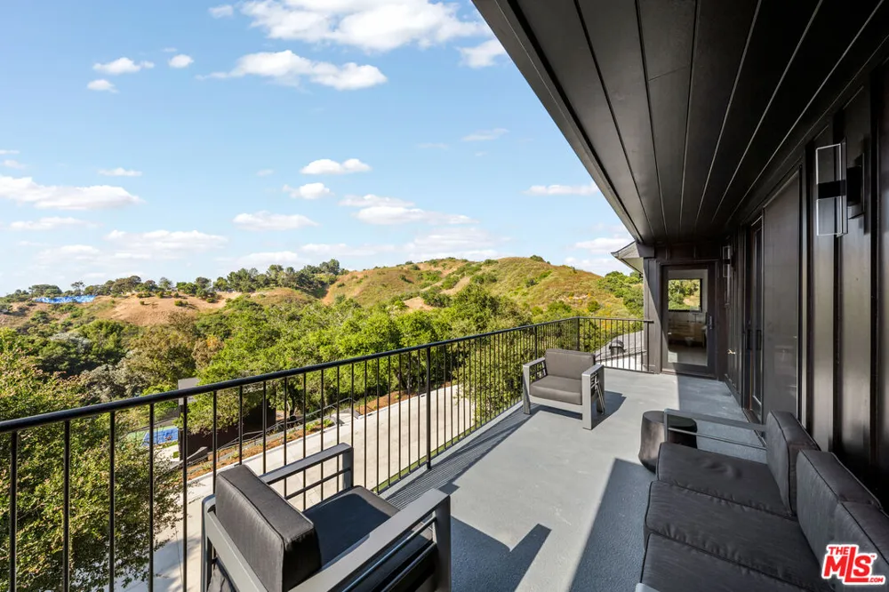 3140 Coldwater Canyon Studio City, CA 91604
