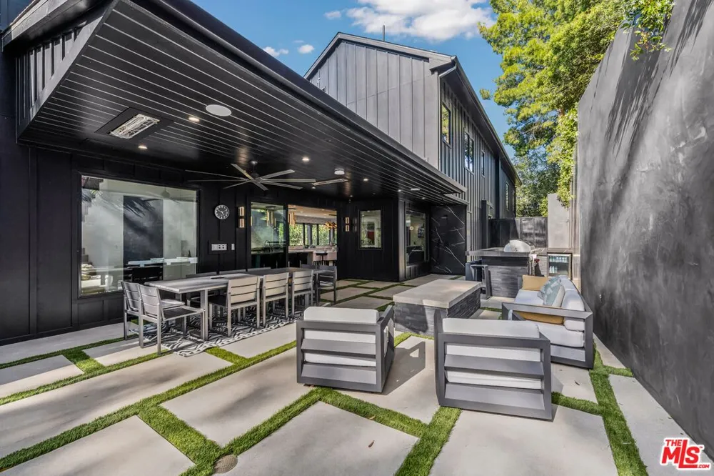 3140 Coldwater Canyon Studio City, CA 91604