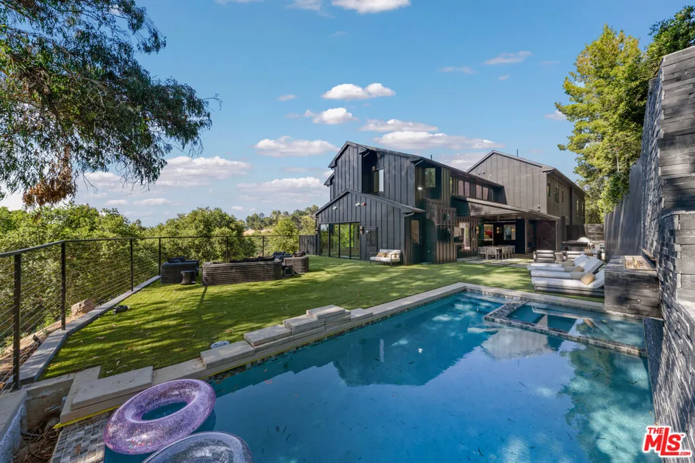 3140 Coldwater Canyon Studio City, CA 91604