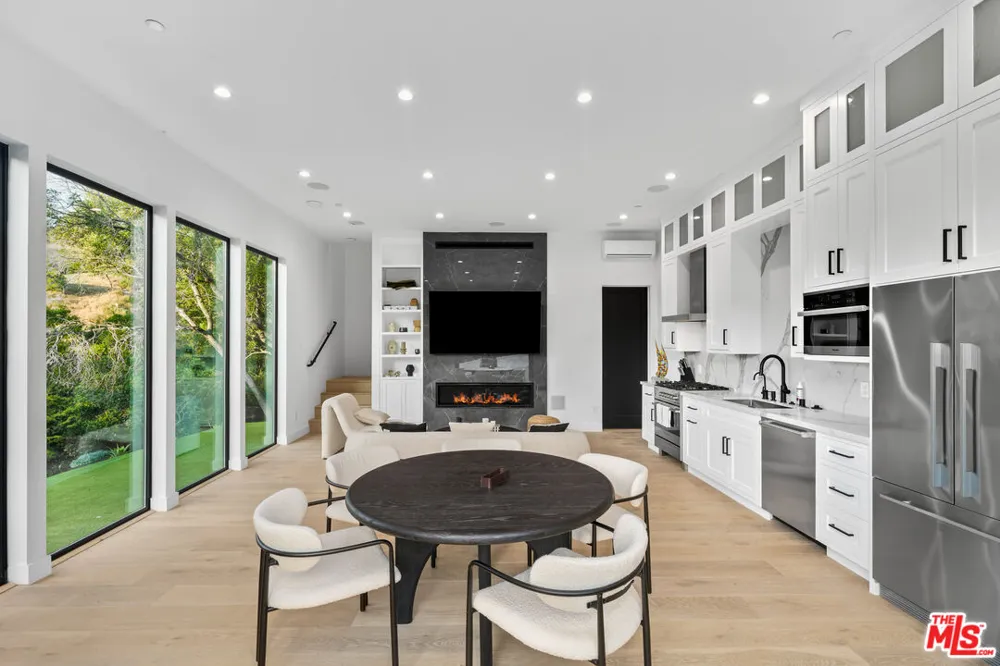 3140 Coldwater Canyon Studio City, CA 91604