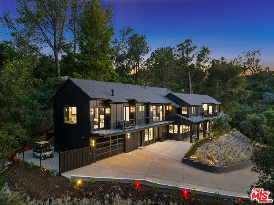 3140 Coldwater Canyon Studio City, CA 91604