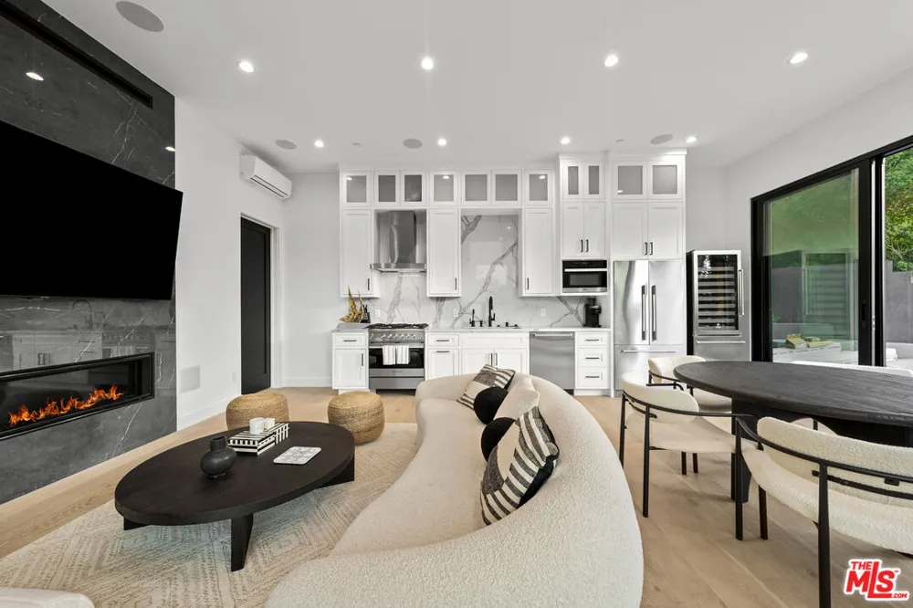 3140 Coldwater Canyon Studio City, CA 91604