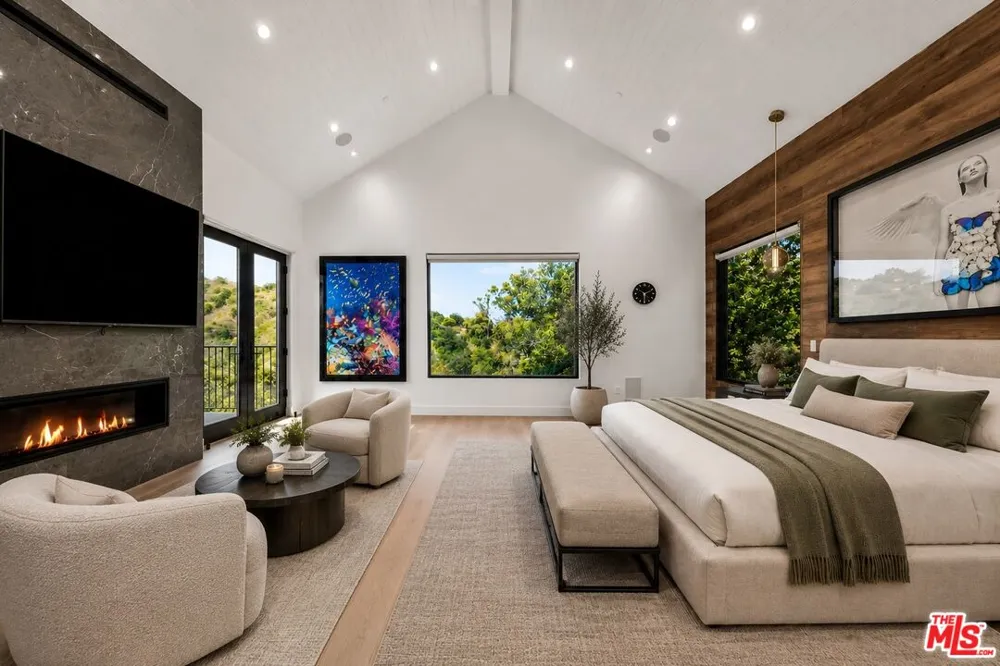 3140 Coldwater Canyon Studio City, CA 91604