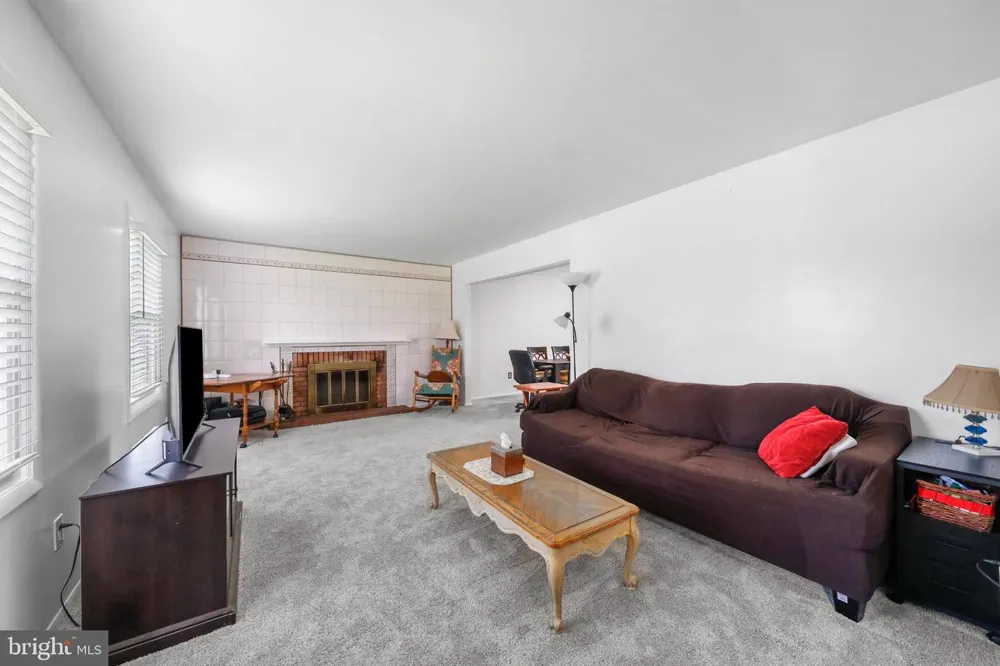 27 TOLEDO LANE Willingboro, NJ 08046