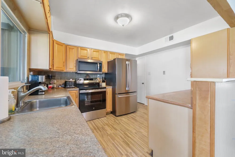 27 TOLEDO LANE Willingboro, NJ 08046