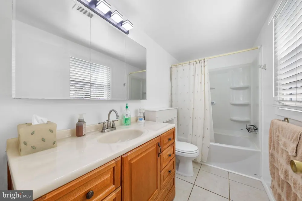 27 TOLEDO LANE Willingboro, NJ 08046