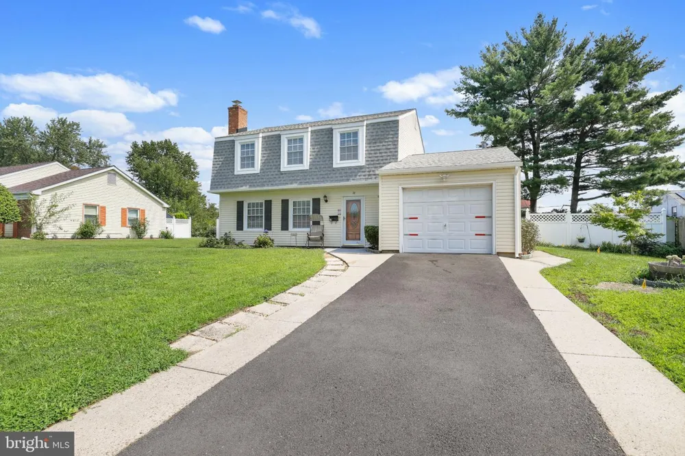 27 TOLEDO LANE Willingboro, NJ 08046