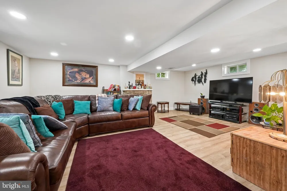 348 PEACH ROAD Bellmawr, NJ 08031
