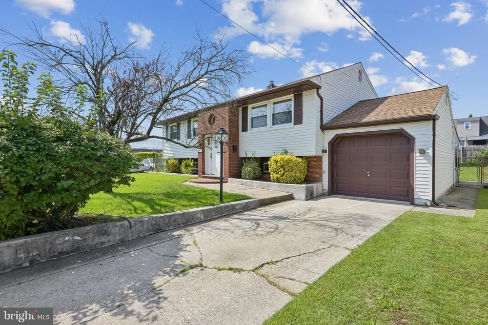 348 PEACH ROAD Bellmawr, NJ 08031