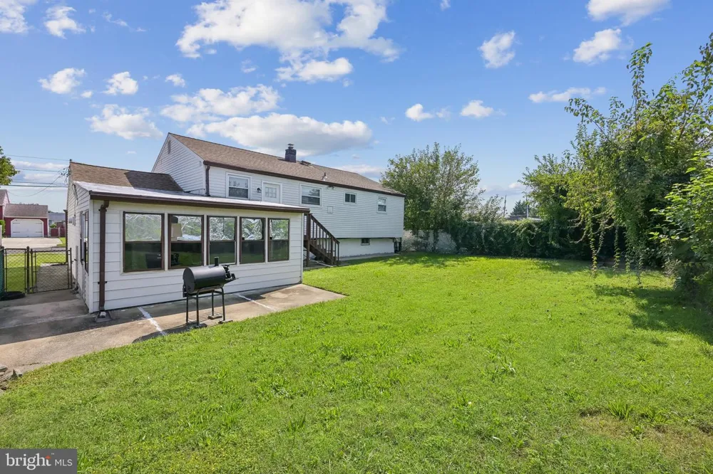 348 PEACH ROAD Bellmawr, NJ 08031