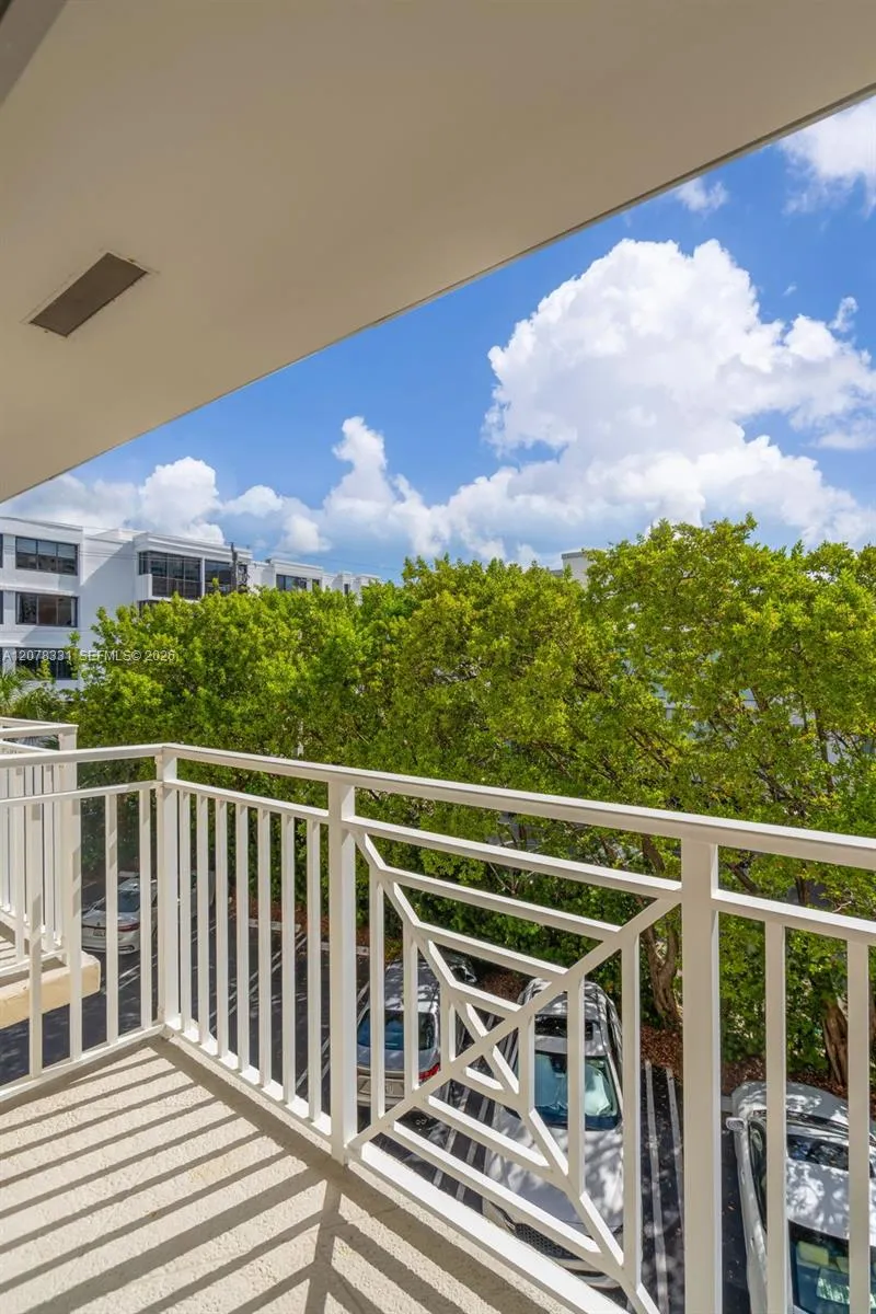 255 Sunrise Dr #309 Key Biscayne, FL 33149