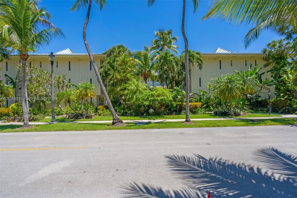 255 Sunrise Dr #309 Key Biscayne, FL 33149