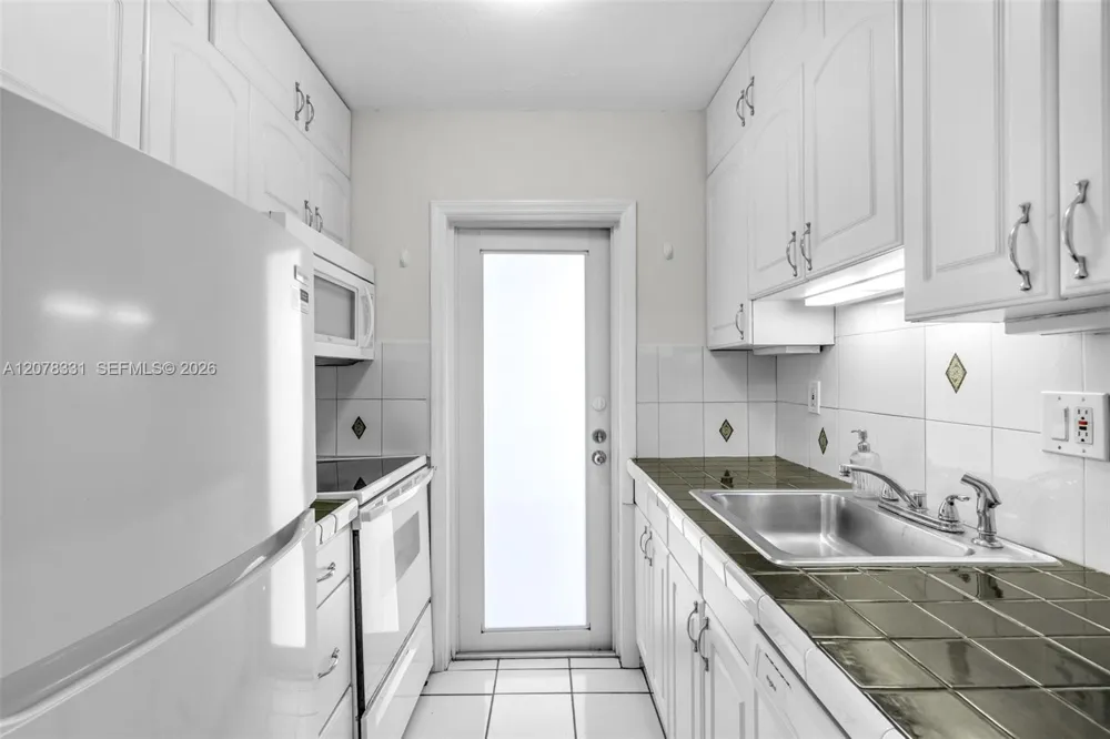 255 Sunrise Dr #309 Key Biscayne, FL 33149
