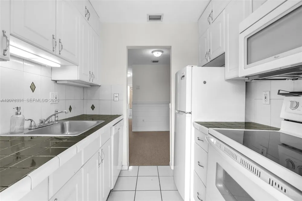 255 Sunrise Dr #309 Key Biscayne, FL 33149