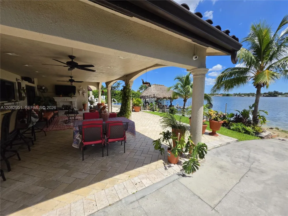 8450 NW 178th St Hialeah, FL 33015