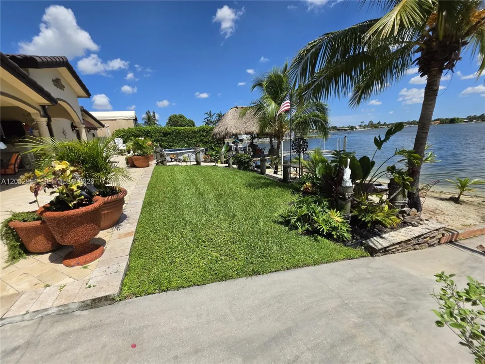 8450 NW 178th St Hialeah, FL 33015