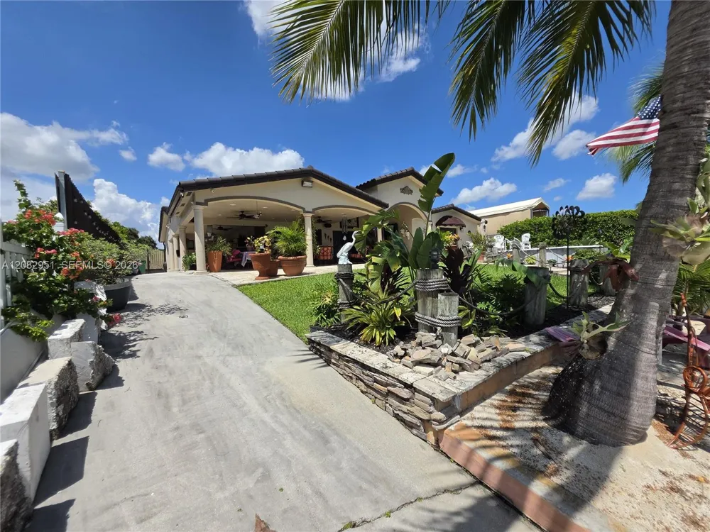 8450 NW 178th St Hialeah, FL 33015