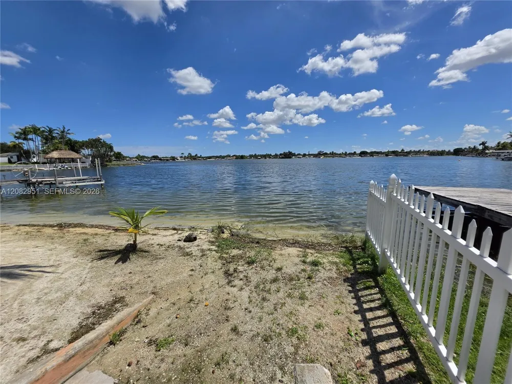 8450 NW 178th St Hialeah, FL 33015