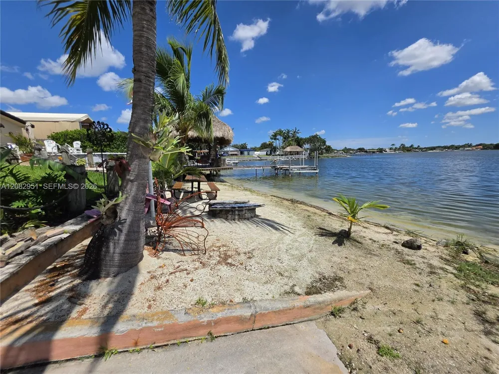 8450 NW 178th St Hialeah, FL 33015