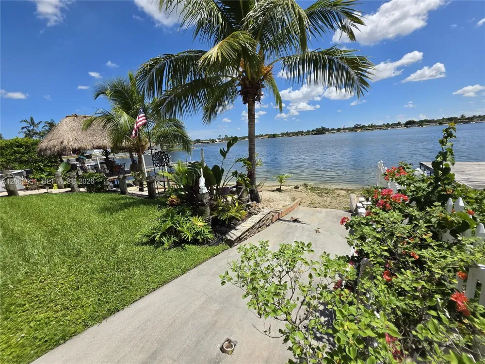 8450 NW 178th St Hialeah, FL 33015