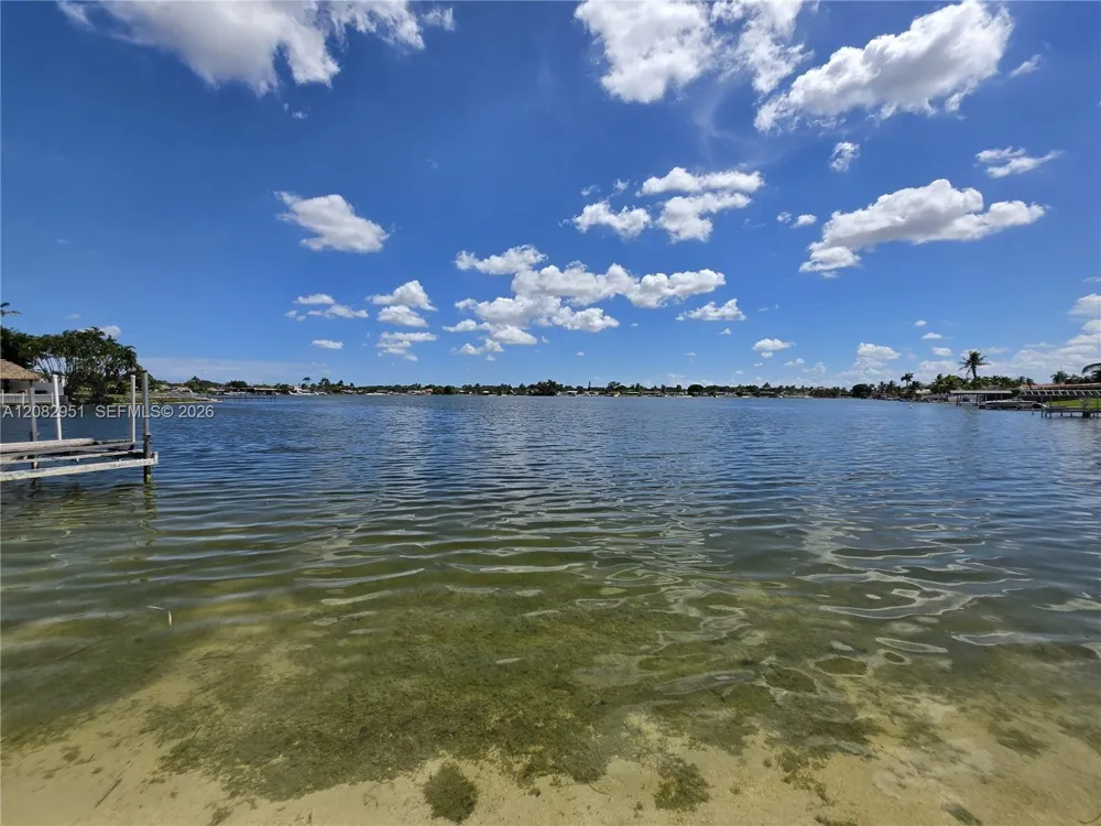 8450 NW 178th St Hialeah, FL 33015