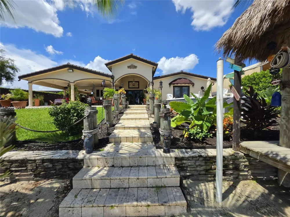 8450 NW 178th St Hialeah, FL 33015