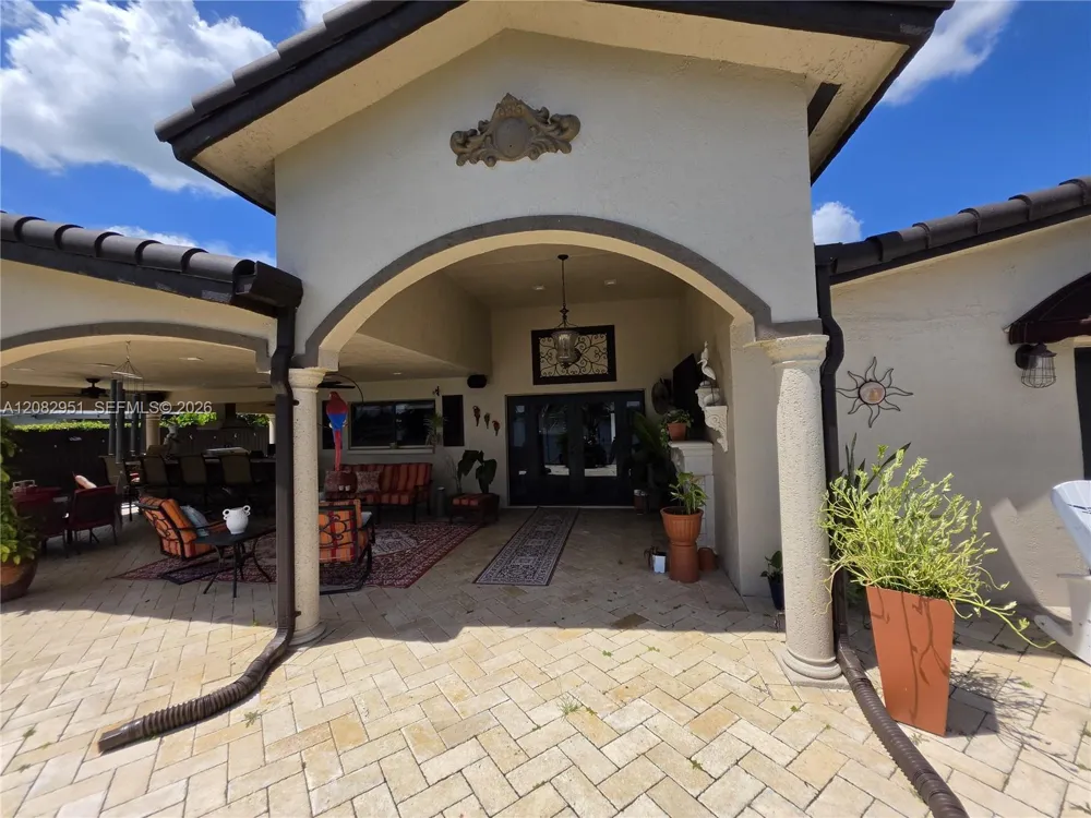 8450 NW 178th St Hialeah, FL 33015