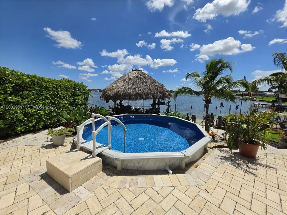 8450 NW 178th St Hialeah, FL 33015