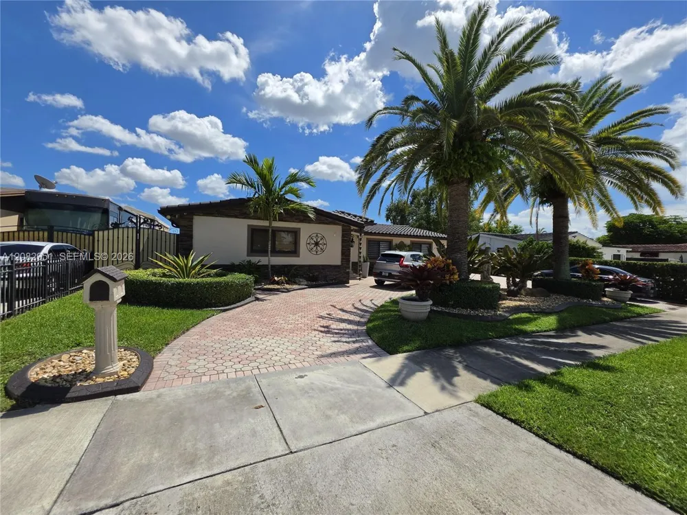8450 NW 178th St Hialeah, FL 33015