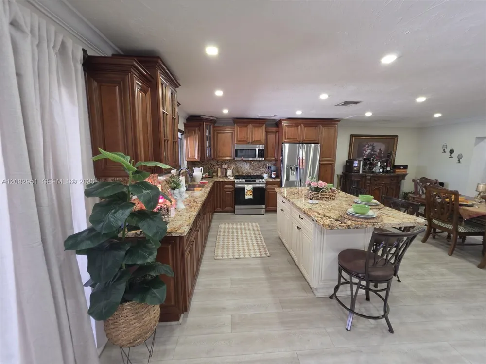 8450 NW 178th St Hialeah, FL 33015