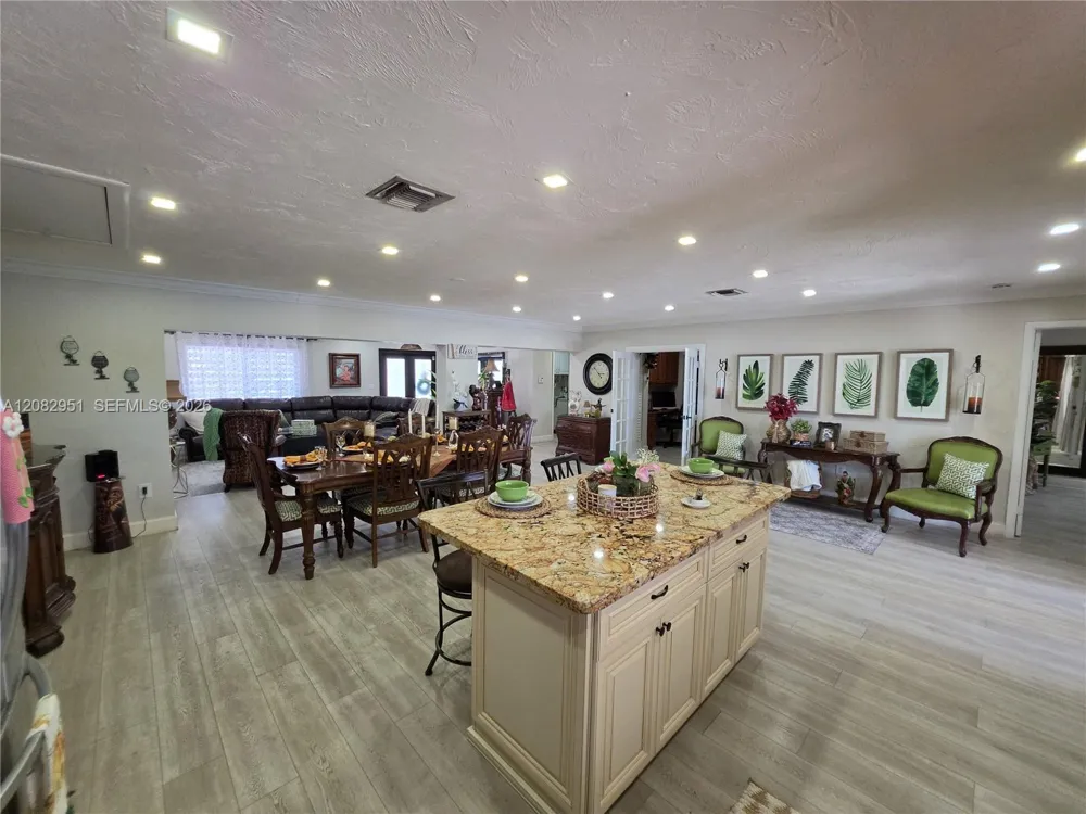 8450 NW 178th St Hialeah, FL 33015