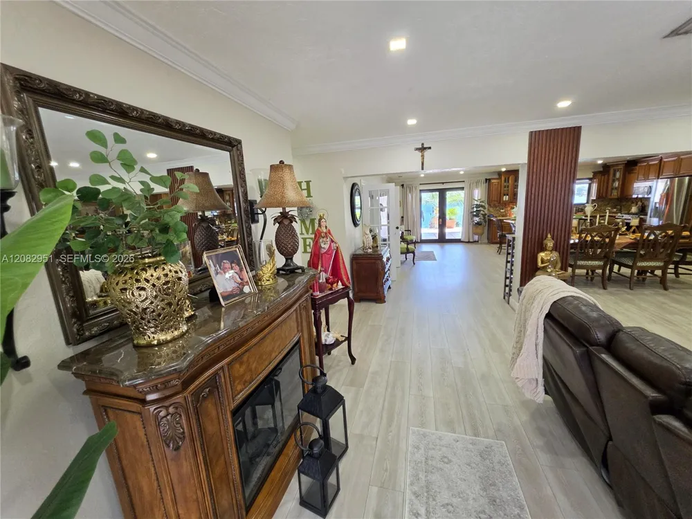 8450 NW 178th St Hialeah, FL 33015