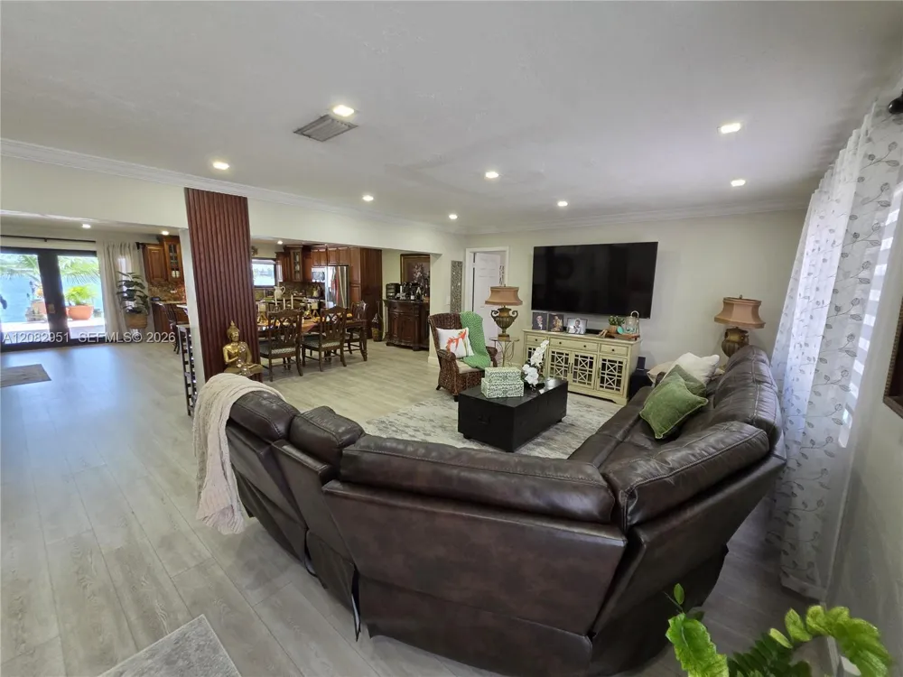 8450 NW 178th St Hialeah, FL 33015
