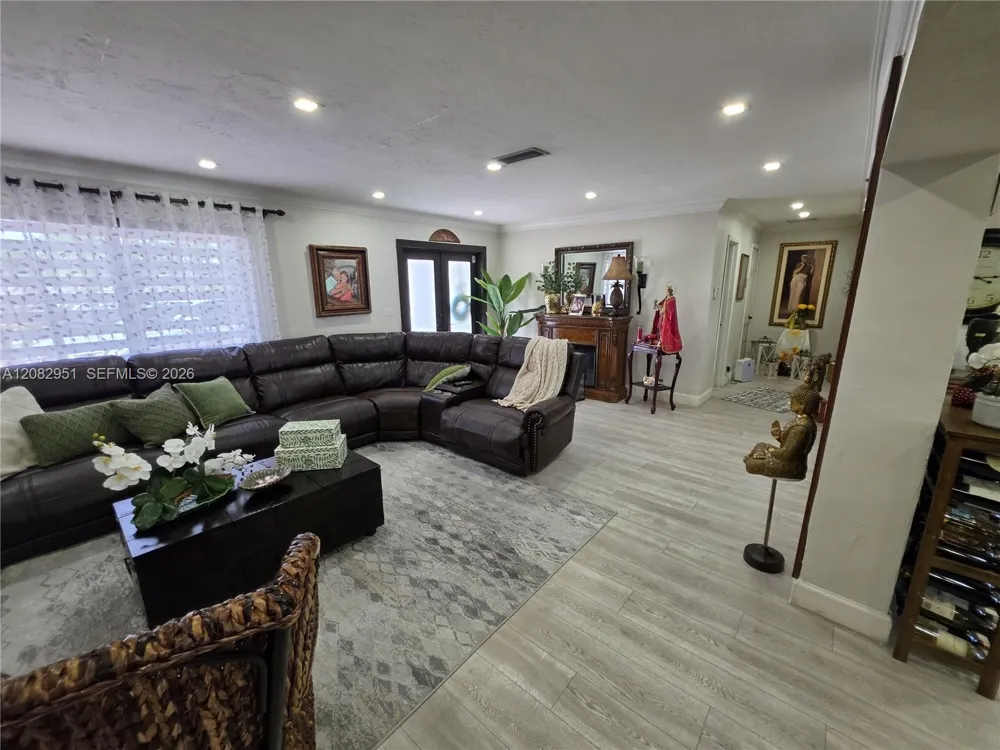 8450 NW 178th St Hialeah, FL 33015