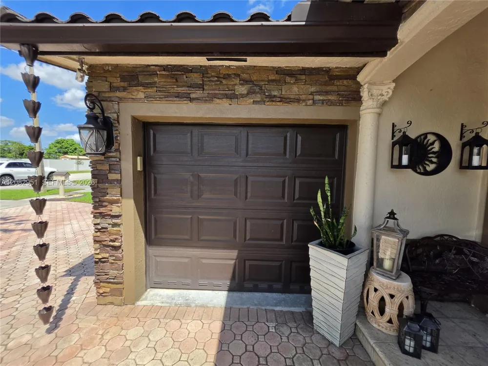8450 NW 178th St Hialeah, FL 33015
