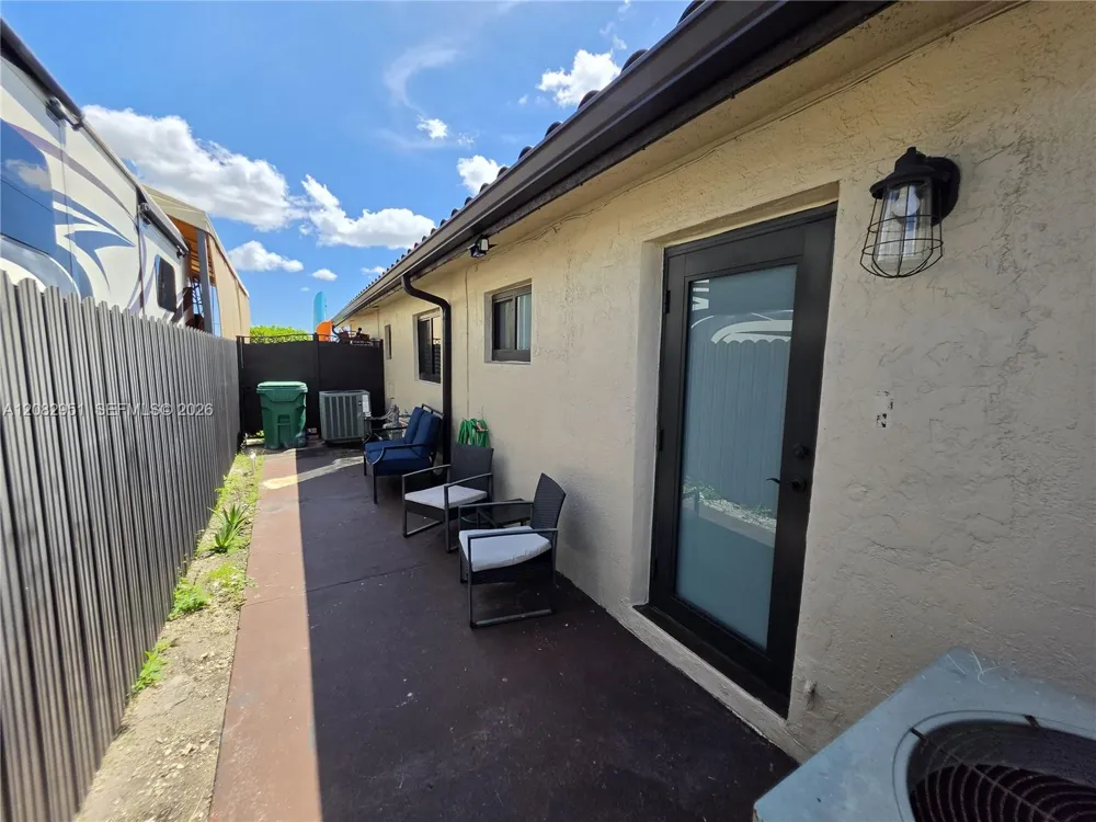 8450 NW 178th St Hialeah, FL 33015