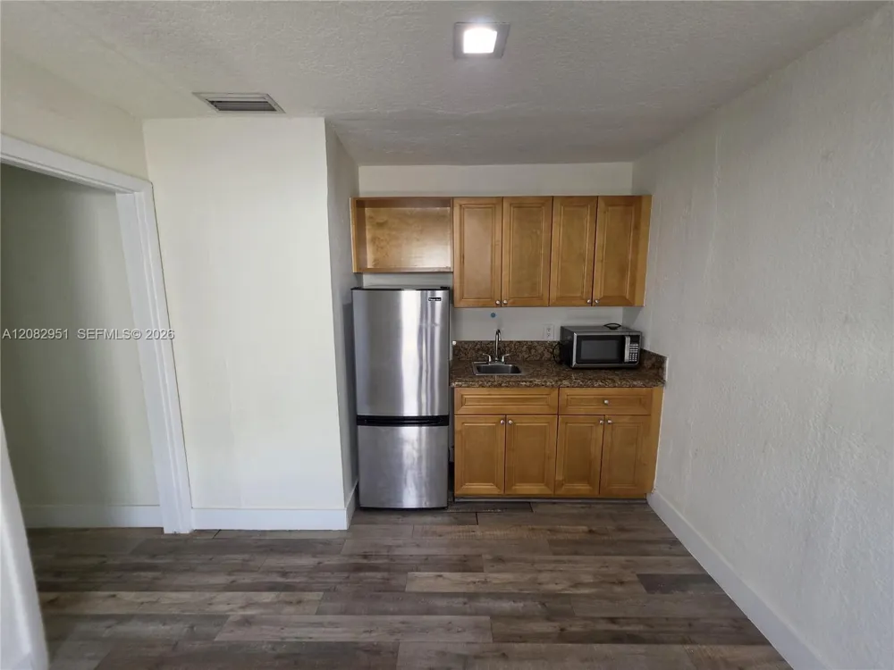 8450 NW 178th St Hialeah, FL 33015