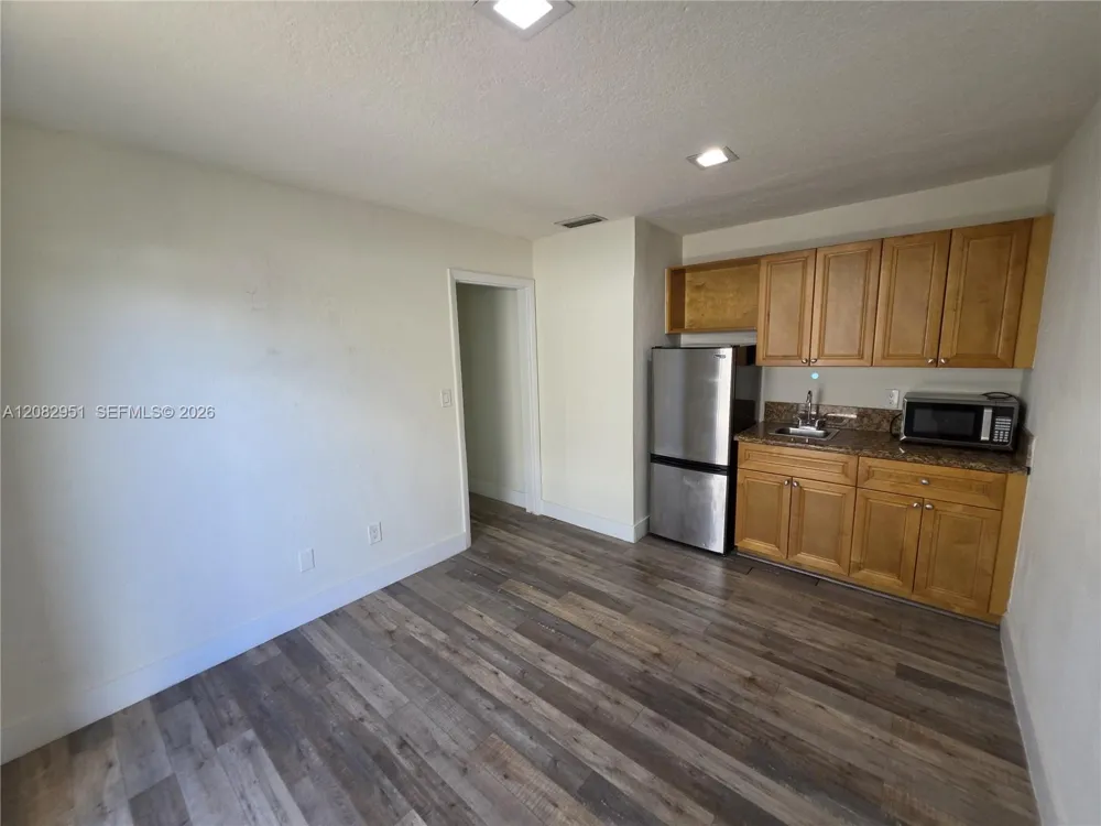 8450 NW 178th St Hialeah, FL 33015